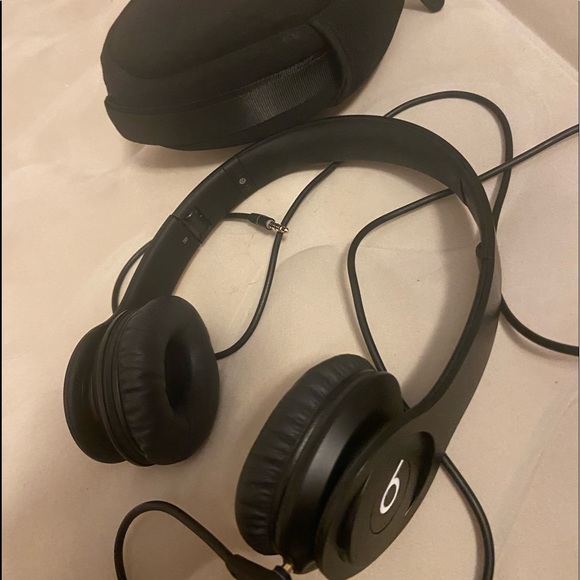 Beats headphones wired. Barely used - Picture 1 of 1